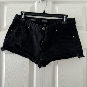 Wild Fable black Jean low rise shorts. Size 6